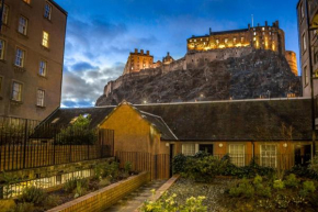 Гостиница Castle view&Grassmarket studio flat with Luxury bathroom  Эдинбург